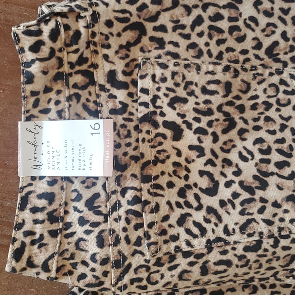 NWT Wonderly Size 16 Mid-Rise Skinny Ankle Jeans